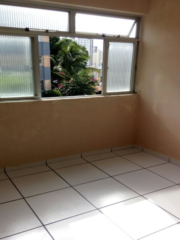 Apartamento à venda com 2 quartos, 60m² - Foto 2