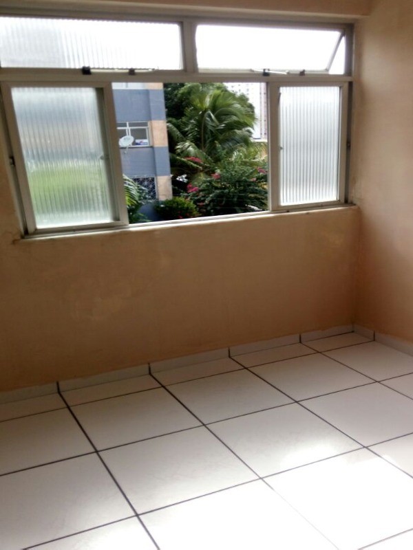 Apartamento à venda com 2 quartos, 60m² - Foto 2