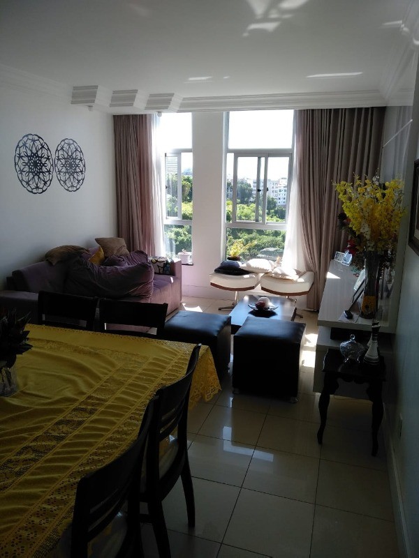 Apartamento à venda com 3 quartos, 74m² - Foto 2