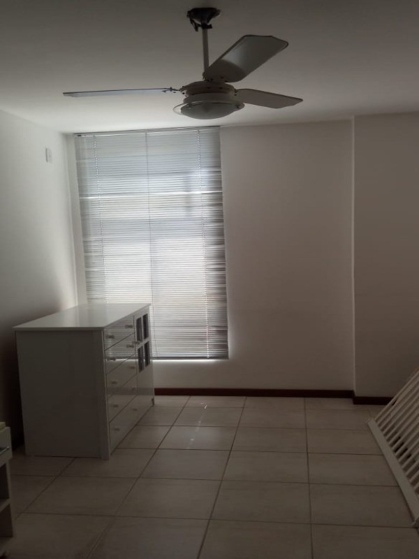 Apartamento à venda com 2 quartos, 75m² - Foto 4