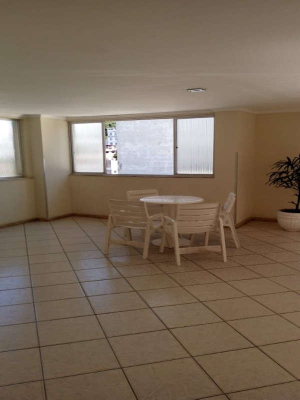 Apartamento à venda com 2 quartos, 75m² - Foto 17