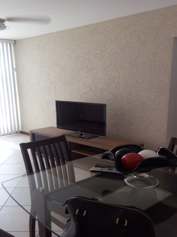 Apartamento à venda com 2 quartos, 75m² - Foto 2