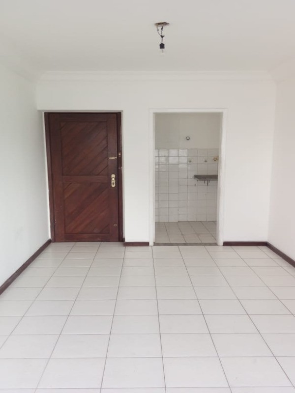 Apartamento à venda com 2 quartos, 70m² - Foto 2