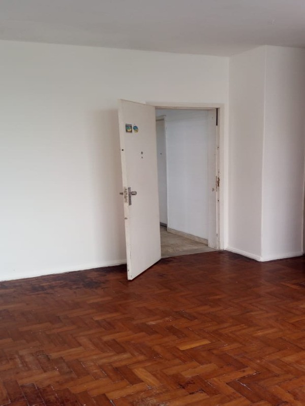 Apartamento à venda com 2 quartos, 70m² - Foto 2