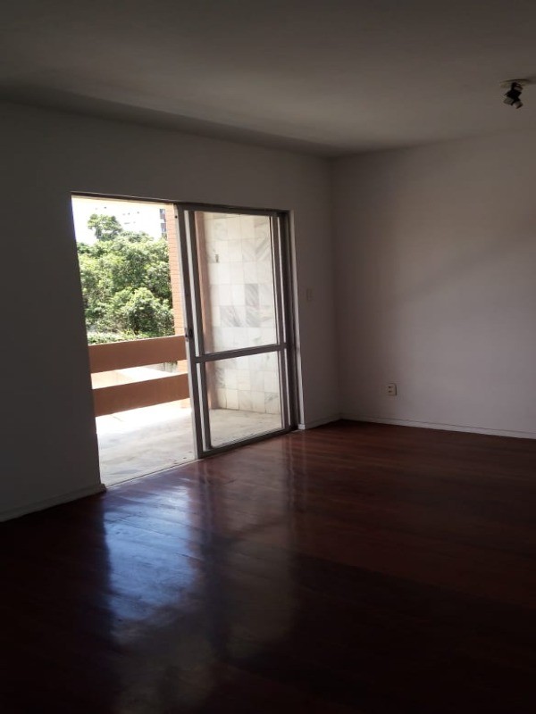 Apartamento à venda com 3 quartos, 100m² - Foto 2