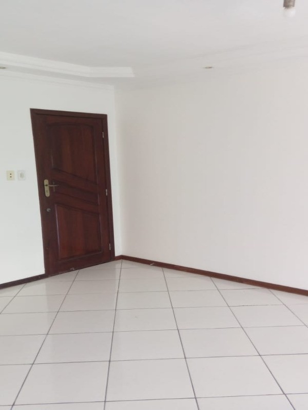 Apartamento à venda com 2 quartos, 67m² - Foto 2