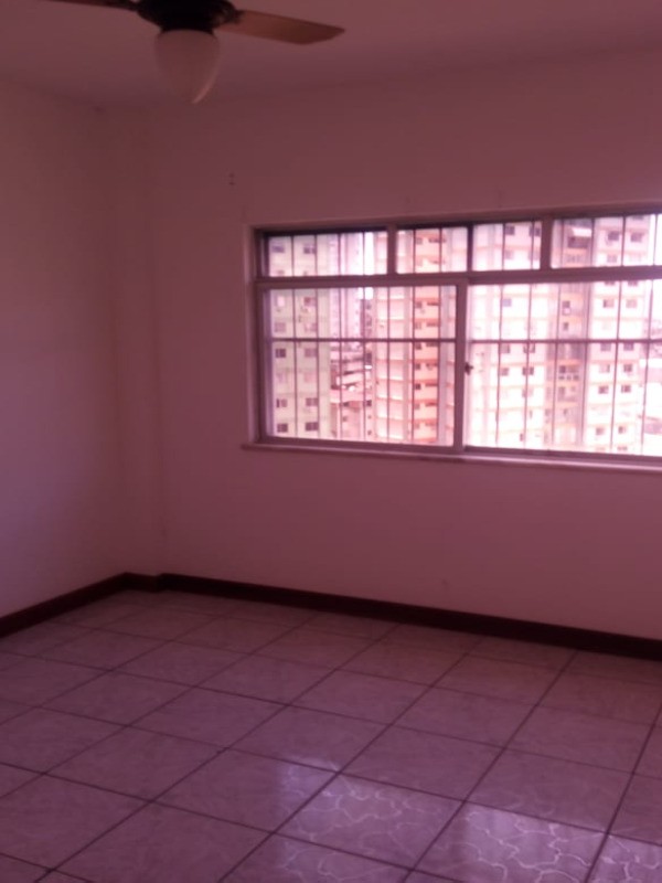 Apartamento à venda com 2 quartos, 75m² - Foto 4