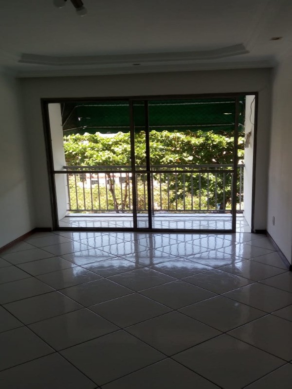 Apartamento à venda com 2 quartos, 65m² - Foto 2