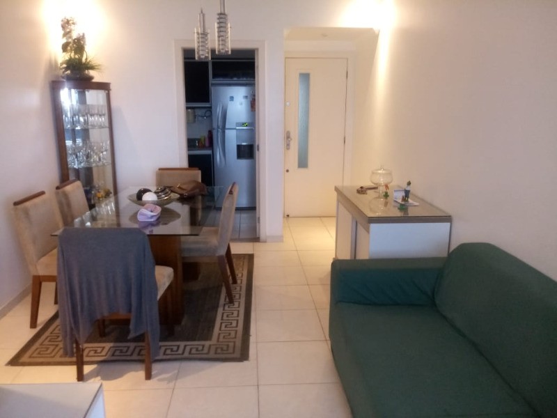 Apartamento à venda com 3 quartos, 74m² - Foto 2