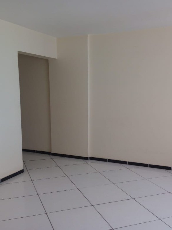 Apartamento à venda com 2 quartos, 70m² - Foto 2