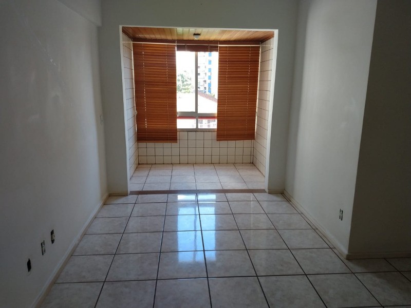 Apartamento à venda com 2 quartos, 80m² - Foto 2