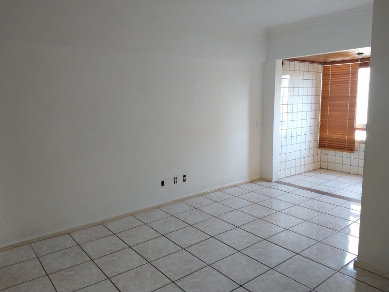 Apartamento à venda com 2 quartos, 80m² - Foto 3