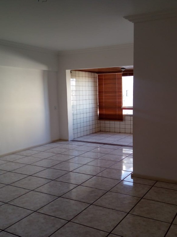 Apartamento à venda com 3 quartos, 80m² - Foto 2