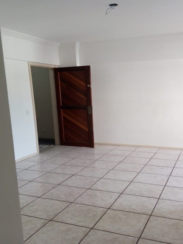 Apartamento à venda com 3 quartos, 80m² - Foto 4