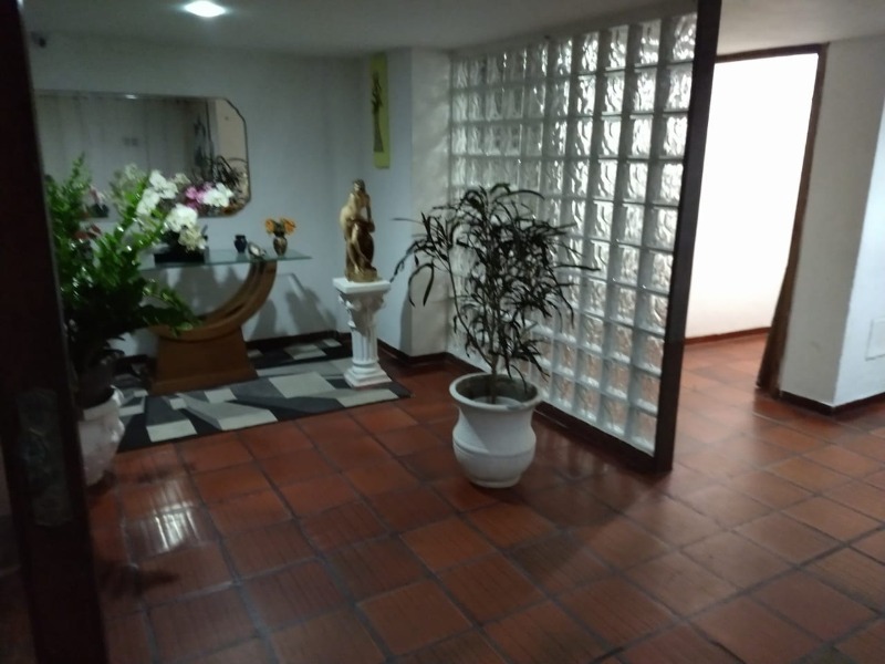 Apartamento à venda com 2 quartos, 75m² - Foto 13