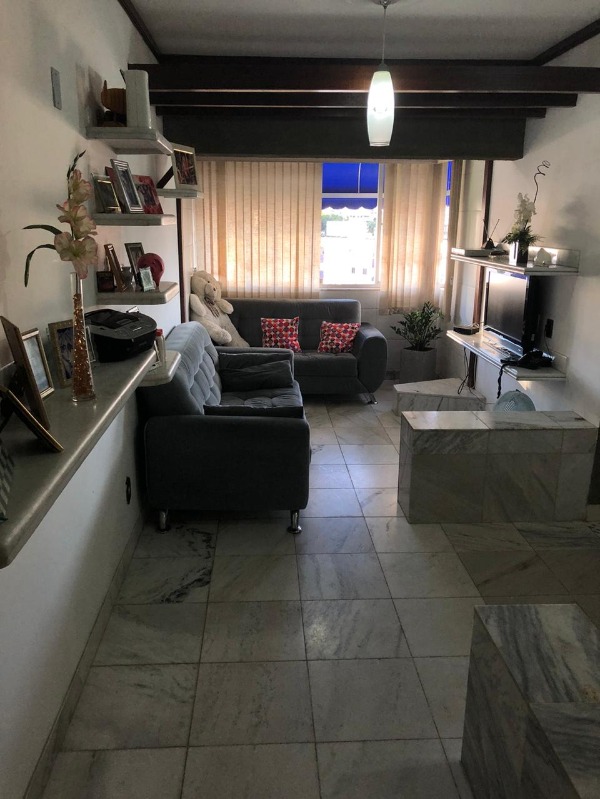 Apartamento à venda com 2 quartos, 70m² - Foto 2