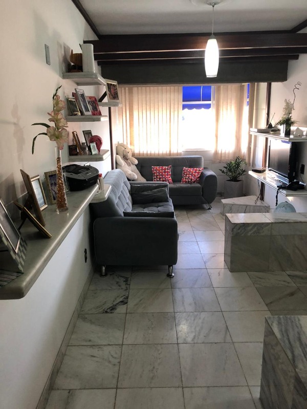 Apartamento à venda com 2 quartos, 70m² - Foto 2