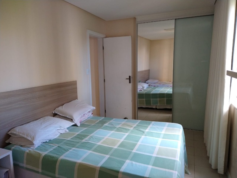 Apartamento à venda com 2 quartos, 70m² - Foto 2