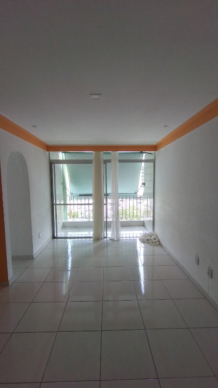 Apartamento à venda com 2 quartos, 70m² - Foto 2