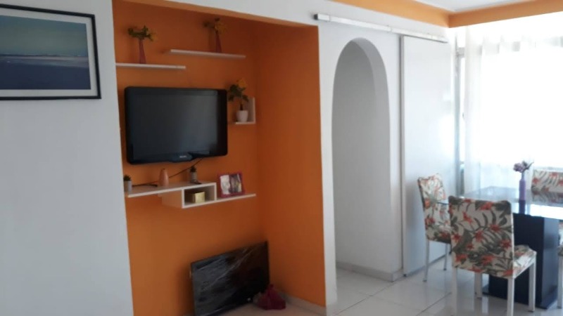 Apartamento à venda com 2 quartos, 70m² - Foto 3