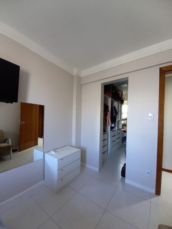 Apartamento à venda com 2 quartos, 70m² - Foto 4