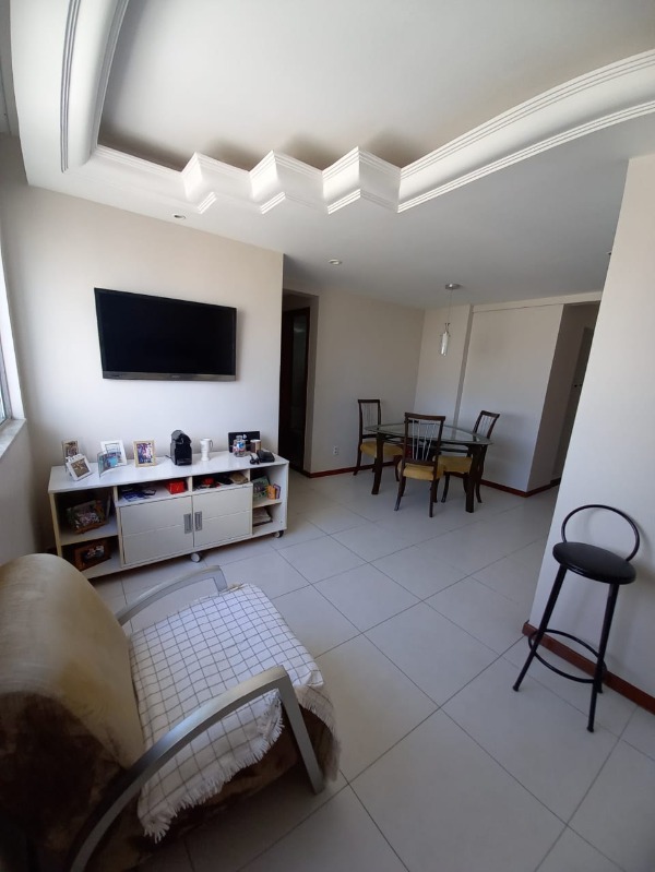 Apartamento à venda com 2 quartos, 70m² - Foto 2