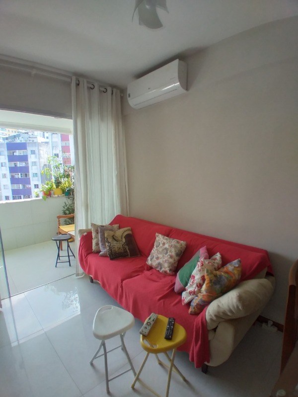 Apartamento à venda com 3 quartos, 80m² - Foto 2