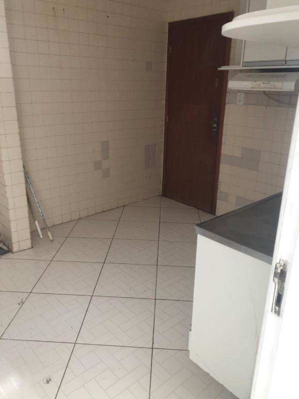 Apartamento à venda com 2 quartos, 70m² - Foto 11