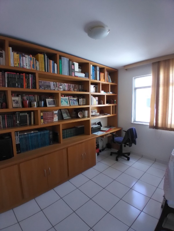 Apartamento à venda com 2 quartos, 70m² - Foto 3