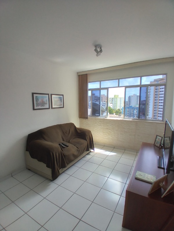 Apartamento à venda com 2 quartos, 70m² - Foto 5