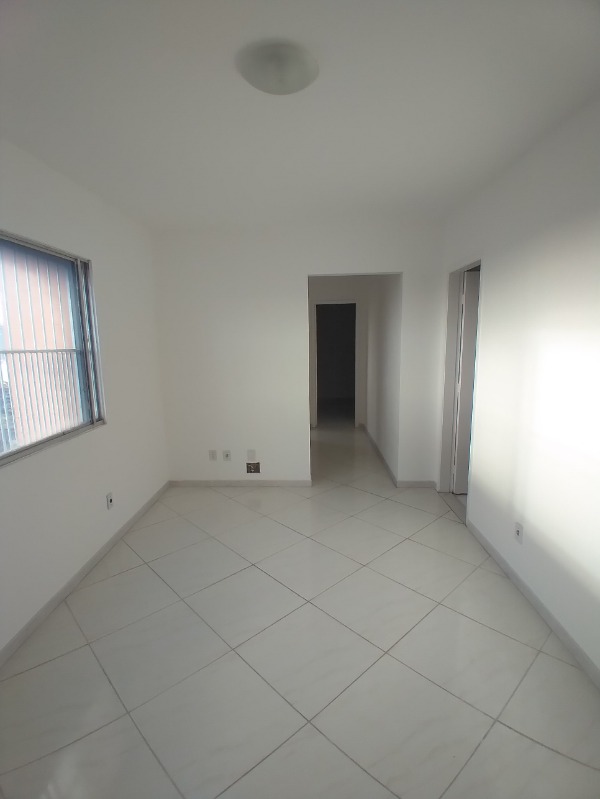 Apartamento à venda com 2 quartos, 70m² - Foto 2