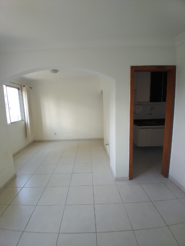 Apartamento à venda com 2 quartos, 70m² - Foto 2