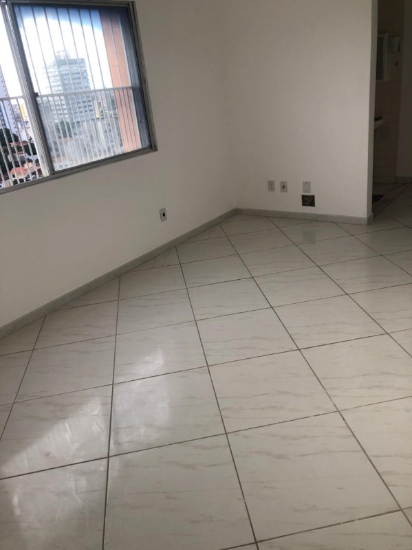 Apartamento à venda com 2 quartos, 70m² - Foto 2