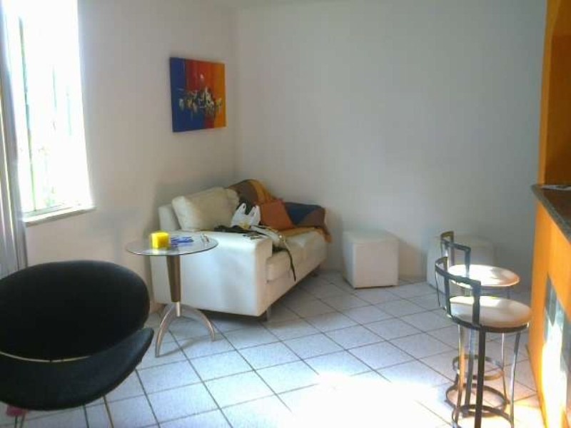 Apartamento à venda com 2 quartos, 60m² - Foto 2