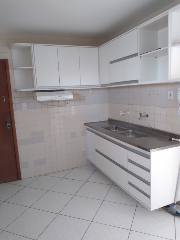 Apartamento à venda com 2 quartos, 70m² - Foto 3