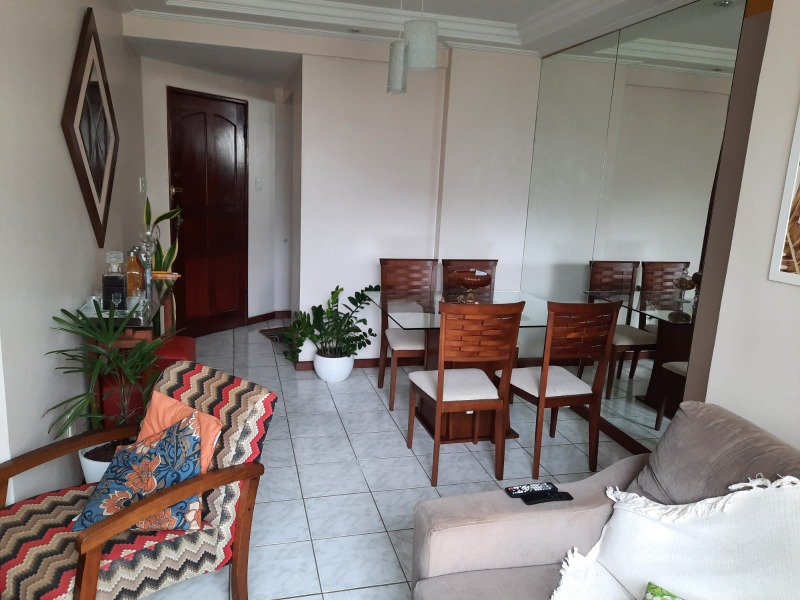 Apartamento à venda com 3 quartos, 70m² - Foto 2