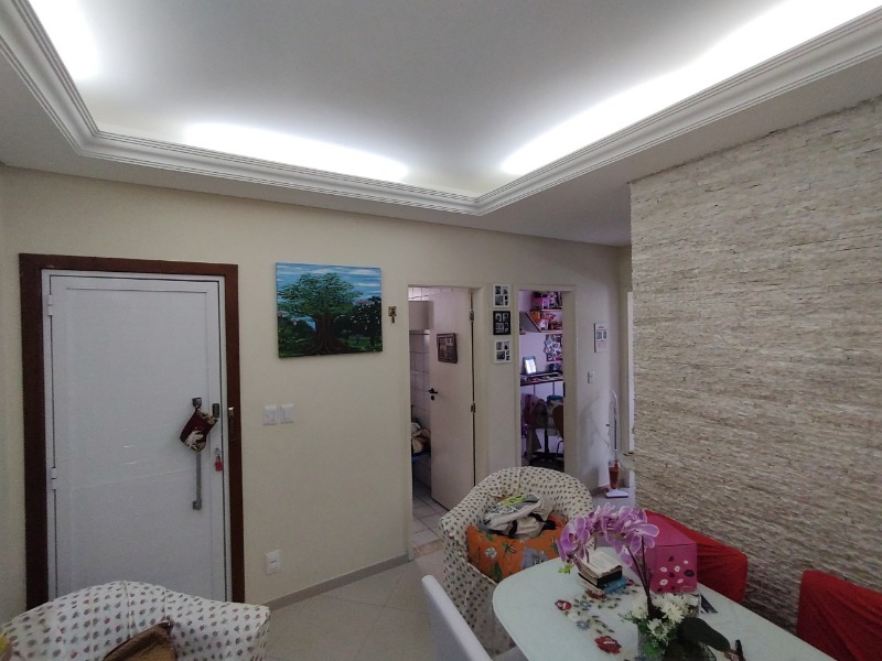 Apartamento à venda com 2 quartos, 70m² - Foto 4