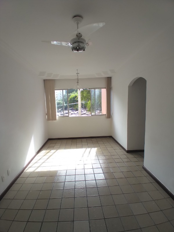 Apartamento à venda com 2 quartos, 70m² - Foto 1