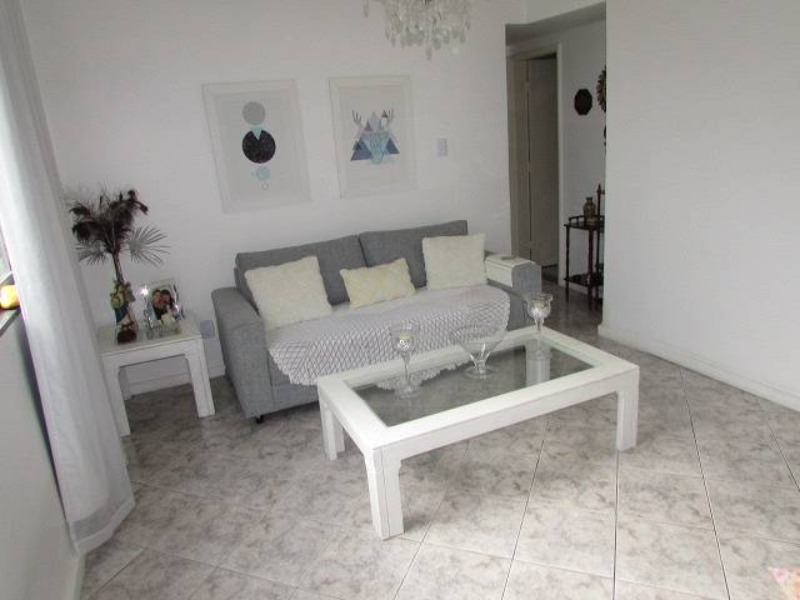 Apartamento à venda com 2 quartos, 70m² - Foto 2