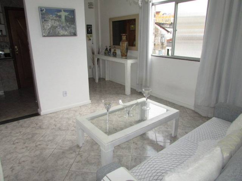 Apartamento à venda com 2 quartos, 70m² - Foto 1