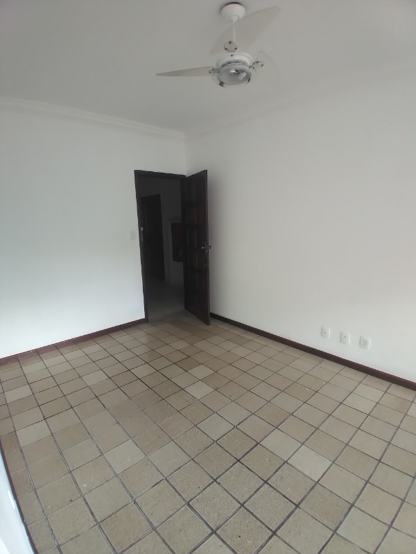 Apartamento à venda com 2 quartos, 70m² - Foto 2