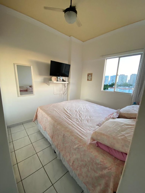 Apartamento à venda com 2 quartos, 70m² - Foto 2