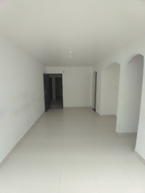 Apartamento à venda com 2 quartos, 70m² - Foto 3