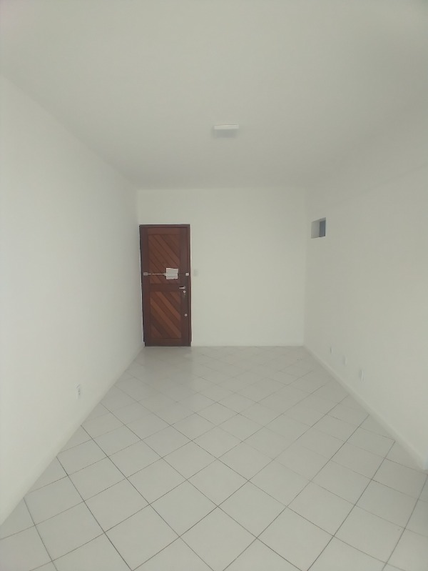 Apartamento à venda com 2 quartos, 70m² - Foto 2