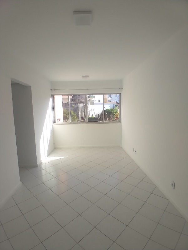 Apartamento à venda com 2 quartos, 70m² - Foto 1