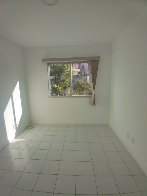 Apartamento à venda com 2 quartos, 70m² - Foto 3