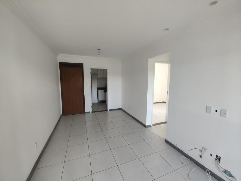 Apartamento à venda com 2 quartos, 65m² - Foto 2