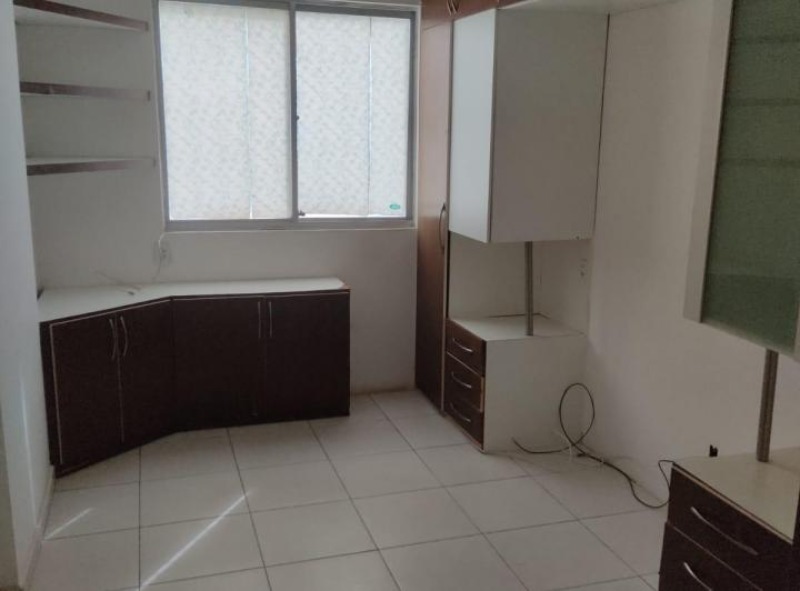 Apartamento à venda com 2 quartos, 70m² - Foto 4