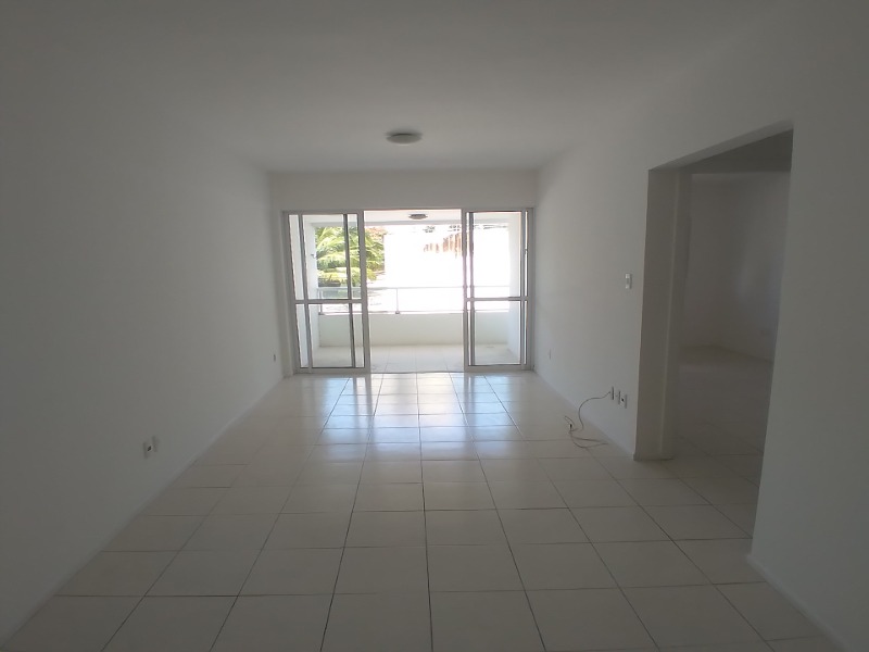 Apartamento à venda com 2 quartos, 67m² - Foto 2