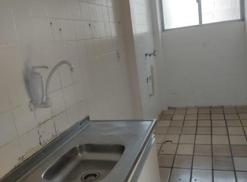 Apartamento à venda com 2 quartos, 70m² - Foto 9